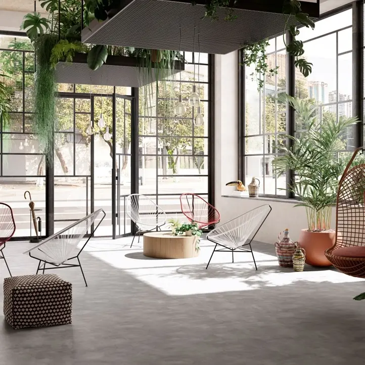 sting583interieur.webp