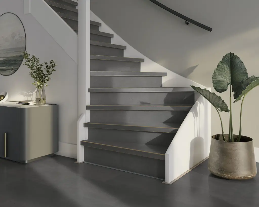 vivafloors_22173-Vivafloors-Traprenovatie-officieel-plint_1910_gold_A2_RGB-2000x1600.webp