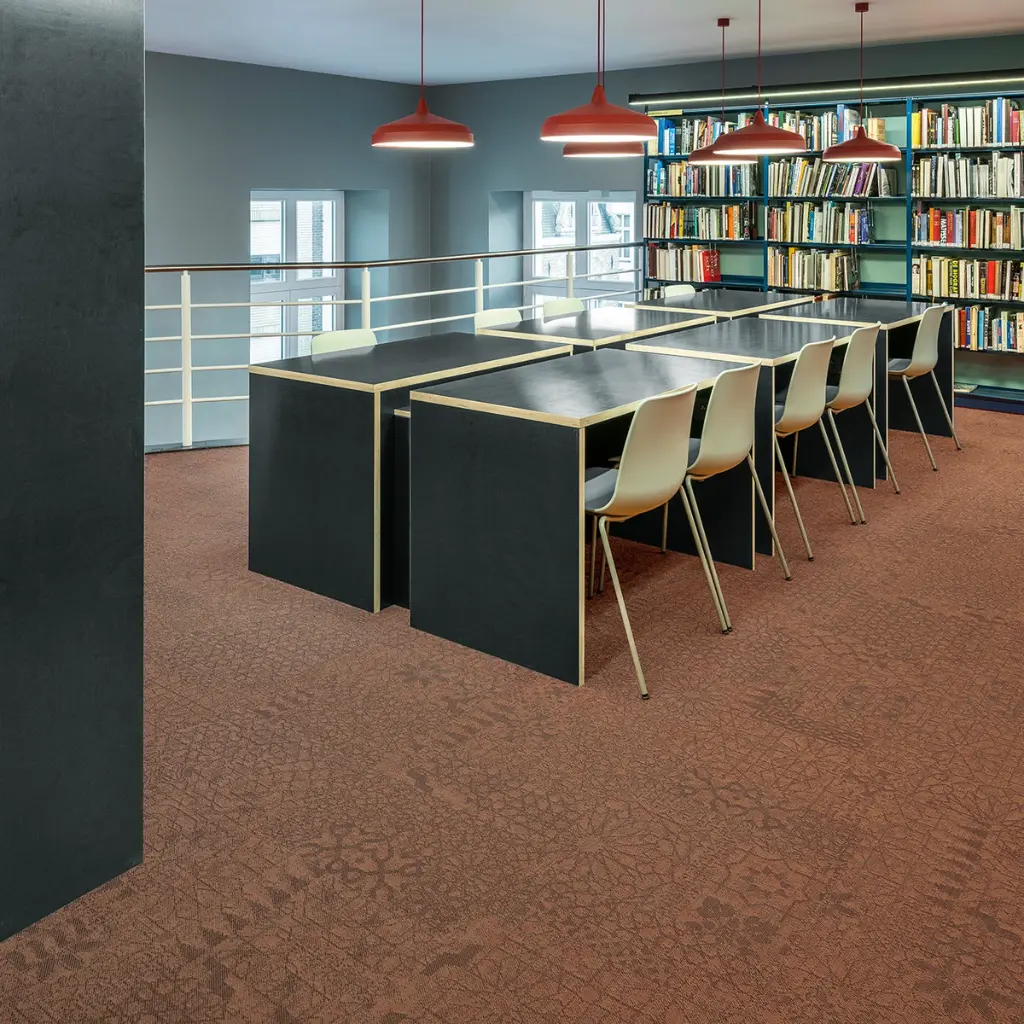 2TEC2_Alhambra_Carmine_MD_V_04_LR.webp