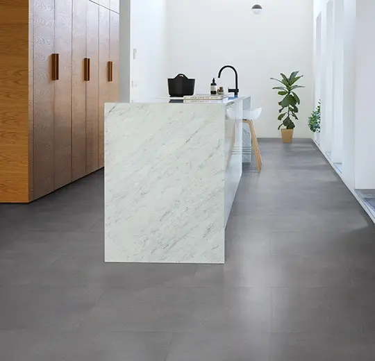 Iron Speckled Ceramic interieur.webp