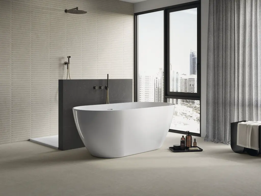 QYMH1612BI54086_ACRON_06_AMBIENTE_ACRON_RAINE_IVORY_40X120_PAV_ACRON_IVORY_60X120_BA_SZ8.webp
