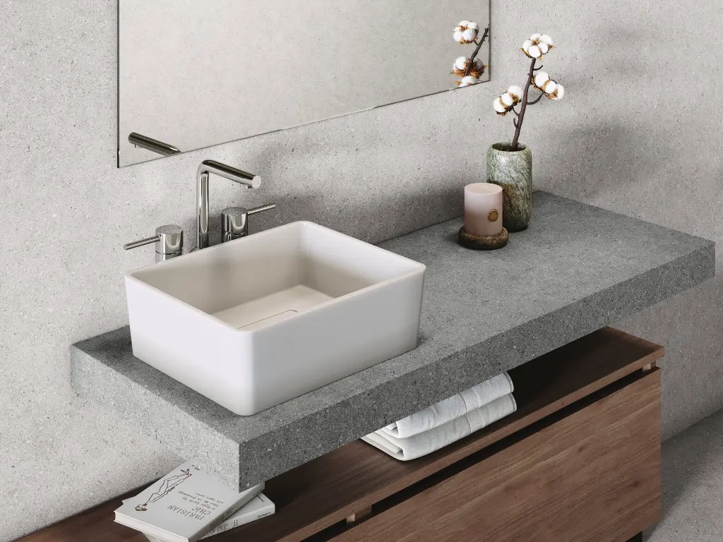QYMH945BI57002_GRANTIE_LAVABO_03_lavabo_SOBRE_encimera_SZ8.webp
