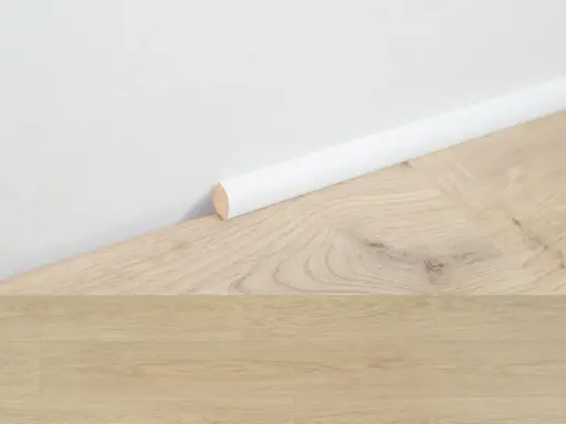 [BERR25356] BerryAlloc Plint Kwadrant charme light natural 2,4m per 4st